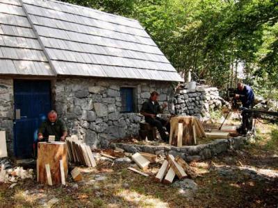 Traditional Wooden Shingles Manufacturer